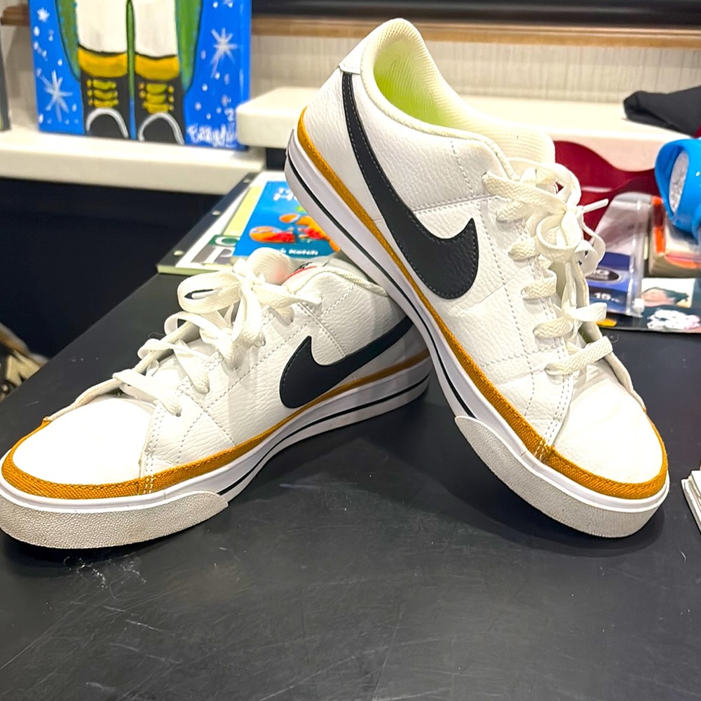Nike Court Legacy